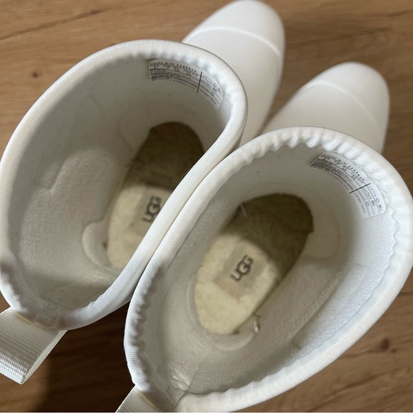 UGG® Women's Size 9 Droplet Mid Insulated Waterproof Boots in White - Picture 8 of 12